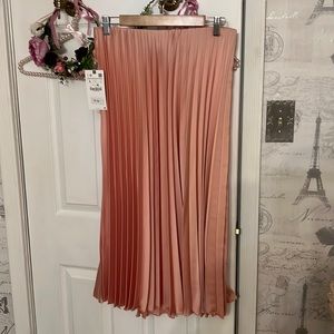 Pink pleated skirt